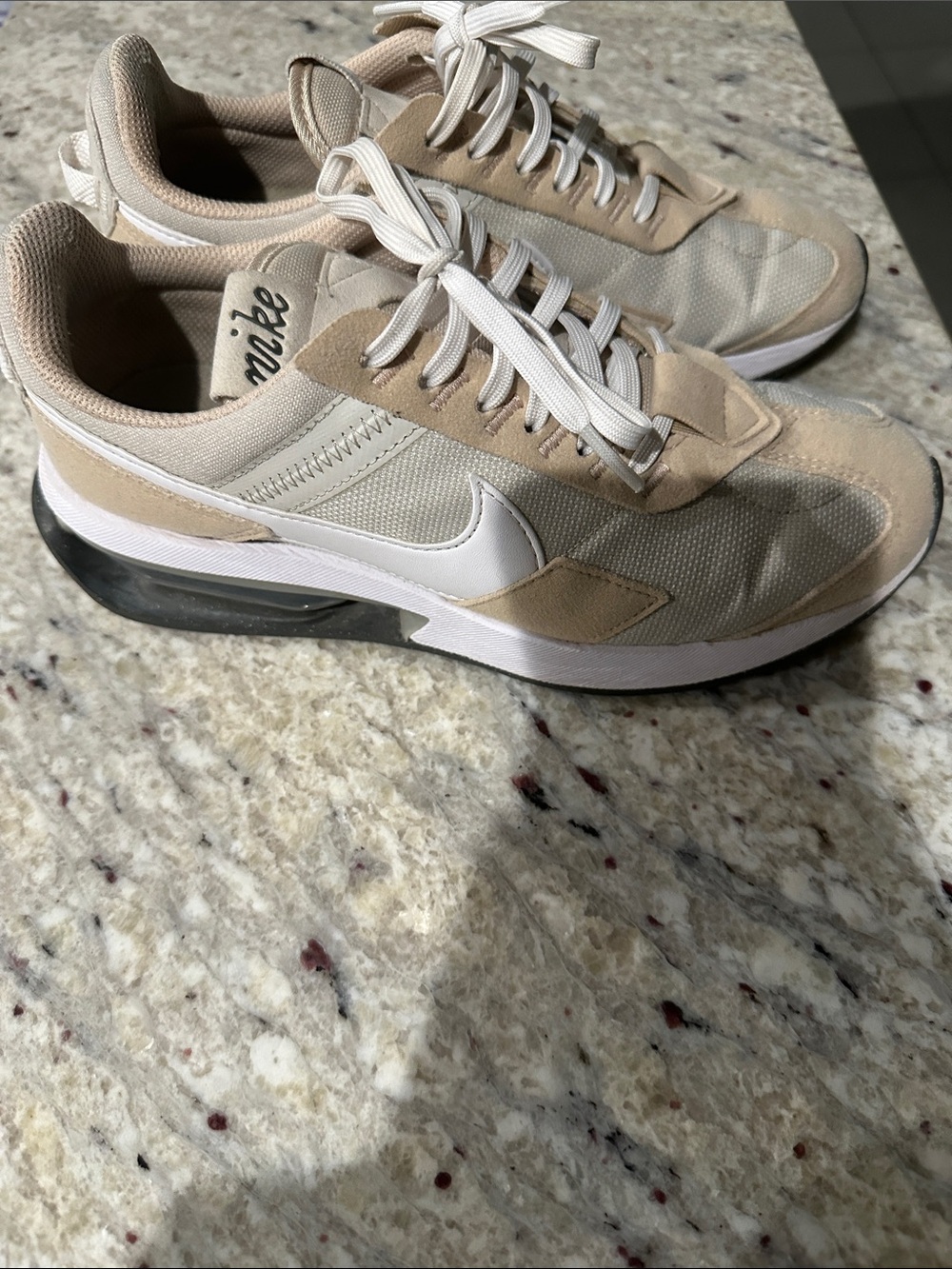 Nike sneakers 6.5